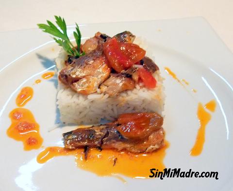 arroz blanco con sardinas picantonas