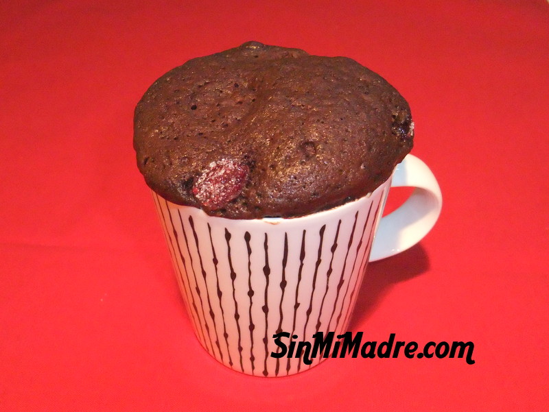 brownie en taza con arandanos al micro