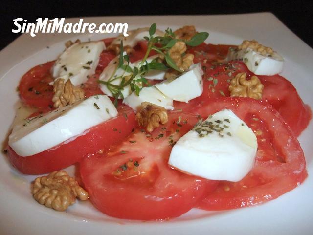 ensalada de tomate y queso mozzarella