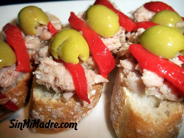 montaditos de atun con pimientos