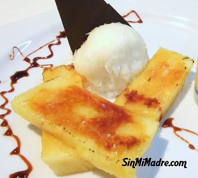 piña caramelizada con sorbete de piña